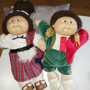 Cabbage patch couple dolls